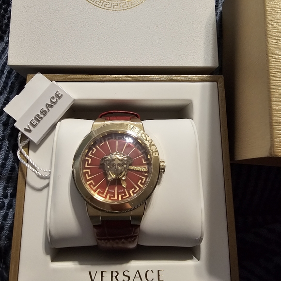 Versace Medusa Red Gold Watch - Picture 3 of 5